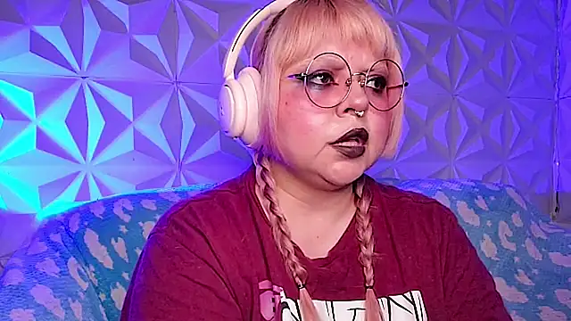 Satyn doll online show from May 1, 11:10 pm