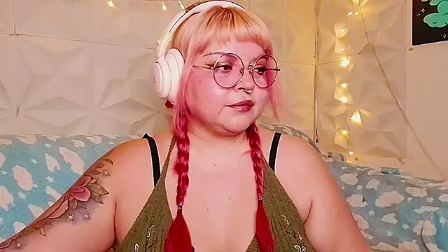 Snapshot of Satyn_doll chatting on June 27, 11:22 pm Satyn doll online show from June 27, 11:22 pm