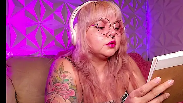 Satyn doll online show from February 4, 11:11 pm