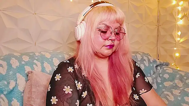 Snapshot of Satyn_doll chatting on June 11, 11:57 pm Satyn doll online show from June 11, 11:57 pm