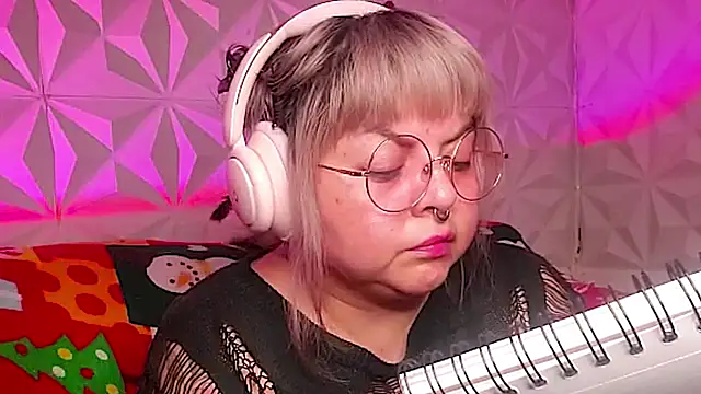 Satyn doll online show from December 14, 10:04 pm