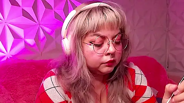 Satyn doll online show from November 28, 11:05 pm