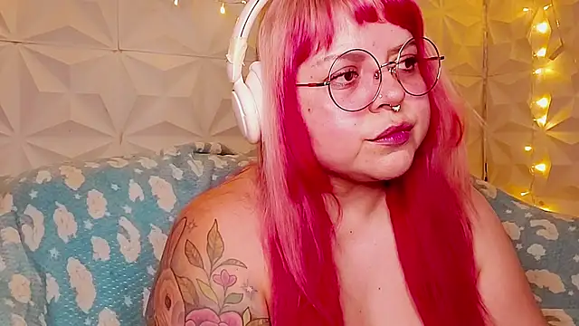 Snapshot of Satyn_doll chatting on June 21, 12:05 am Satyn doll online show from June 21, 12:05 am
