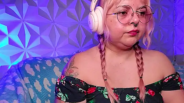 Satyn doll online show from April 19, 10:12 pm