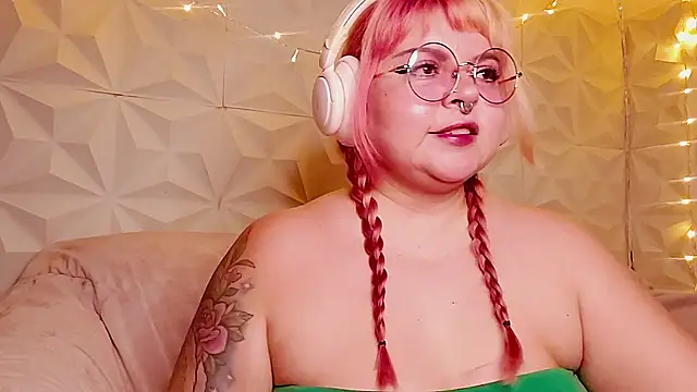 Snapshot of Satyn_doll chatting on July 12, 10:32 pm Satyn doll online show from July 12, 10:32 pm