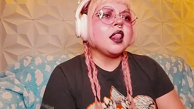 Satyn doll online show from May 15, 11:25 pm