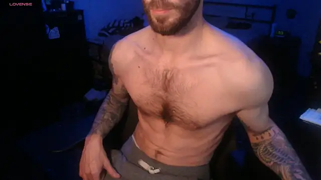 Snapshot of SexxxyLouis chatting on November 2, 9:03 am SexxxyLouis online show from November 2, 9:03 am