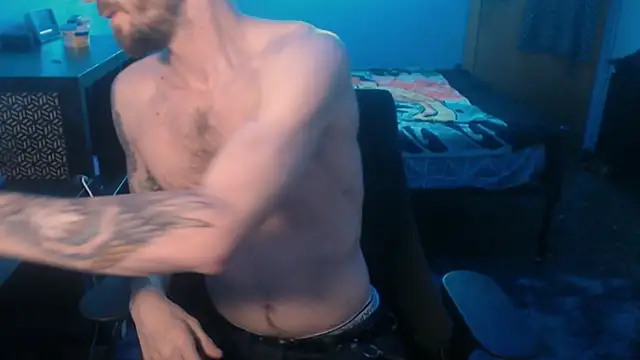 Snapshot of SexxxyLouis chatting on March 1, 3:05 pm SexxxyLouis online show from March 1, 3:05 pm