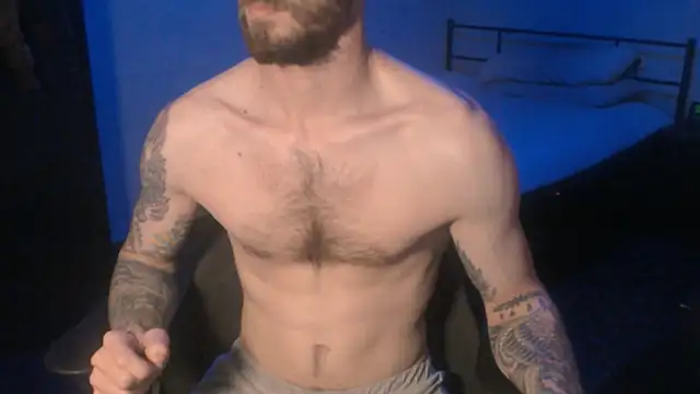 Snapshot of SexxxyLouis chatting on March 9, 6:11 pm SexxxyLouis online show from March 9, 6:11 pm