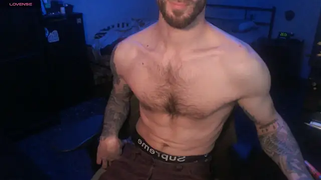 Snapshot of SexxxyLouis chatting on October 24, 8:35 am SexxxyLouis online show from October 24, 8:35 am