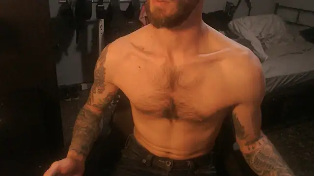 SexxxyLouis online show from April 2, 7:20 pm