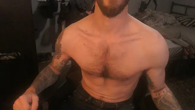 SexxxyLouis online show from April 3, 9:05 am