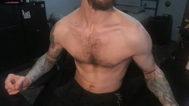 Snapshot of SexxxyLouis chatting on December 14, 11:16 am SexxxyLouis online show from December 14, 11:16 am