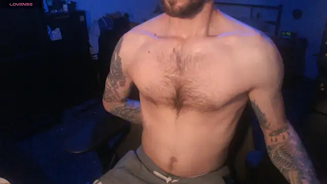 Snapshot of SexxxyLouis chatting on November 2, 9:09 pm SexxxyLouis online show from November 2, 9:09 pm