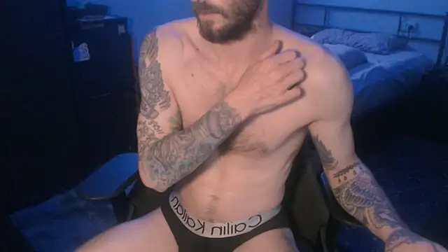 Snapshot of SexxxyLouis chatting on March 22, 2:03 pm SexxxyLouis online show from March 22, 2:03 pm