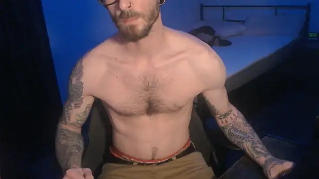 Snapshot of SexxxyLouis chatting on March 3, 6:35 pm SexxxyLouis online show from March 3, 6:35 pm
