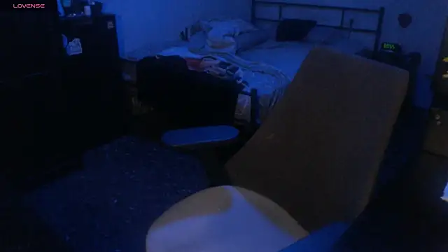 Snapshot of SexxxyLouis chatting on October 29, 9:03 pm SexxxyLouis online show from October 29, 9:03 pm