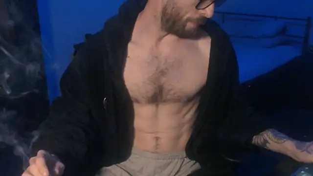 Snapshot of SexxxyLouis chatting on March 9, 9:14 pm SexxxyLouis online show from March 9, 9:14 pm