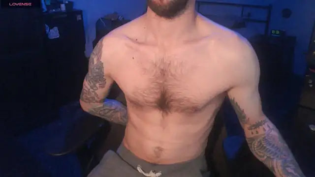 Snapshot of SexxxyLouis chatting on November 3, 9:13 am SexxxyLouis online show from November 3, 9:13 am