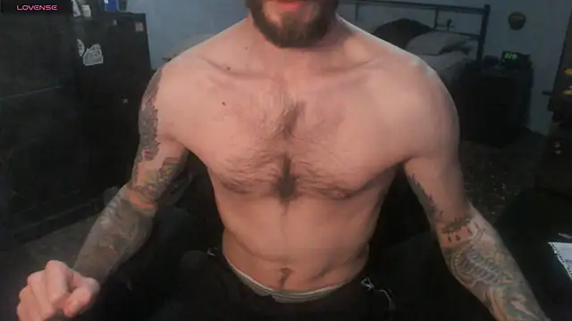 Snapshot of SexxxyLouis chatting on December 1, 5:58 pm SexxxyLouis online show from December 1, 5:58 pm