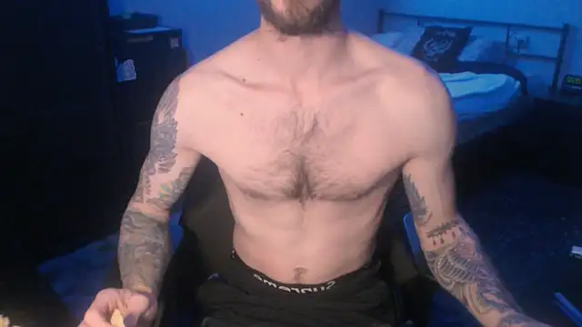 Snapshot of SexxxyLouis chatting on March 19, 6:23 pm SexxxyLouis online show from March 19, 6:23 pm