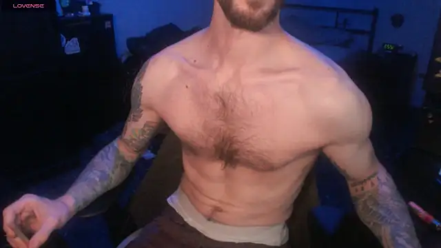 Snapshot of SexxxyLouis chatting on October 25, 10:25 am SexxxyLouis online show from October 25, 10:25 am