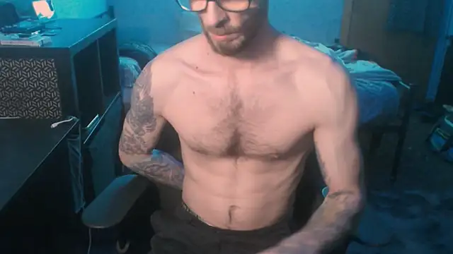 Snapshot of SexxxyLouis chatting on February 25, 6:55 pm SexxxyLouis online show from February 25, 6:55 pm