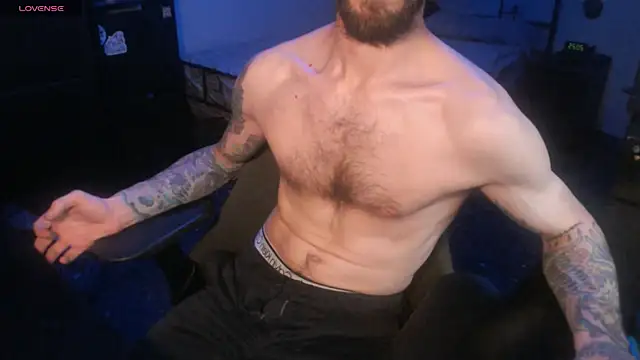 Snapshot of SexxxyLouis chatting on September 23, 11:50 am SexxxyLouis online show from September 23, 11:50 am