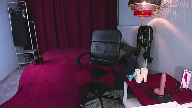 Snapshot of FrancesYork chatting on February 15, 11:28 am FrancesYork online show from February 15, 11:28 am