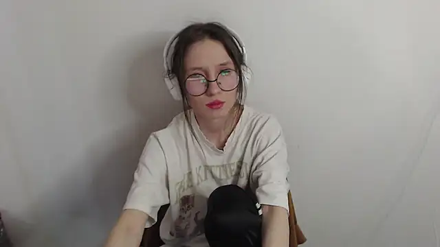  Hanna Moon  online show from April 10, 7:48 am