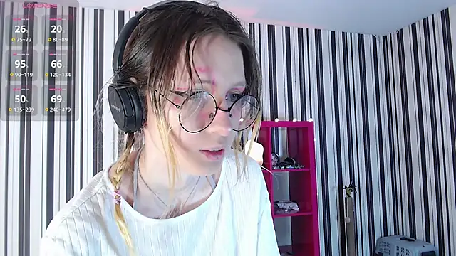 Snapshot of _Hanna_Moon_ chatting on February 8, 7:15 am Hanna Moon online show from February 8, 7:15 am