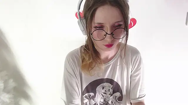  Hanna Moon  online show from March 5, 10:01 am