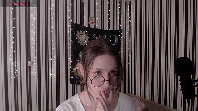 Snapshot of _Hanna_Moon_ chatting on October 12, 1:12 pm Hanna Moon online show from October 12, 1:12 pm