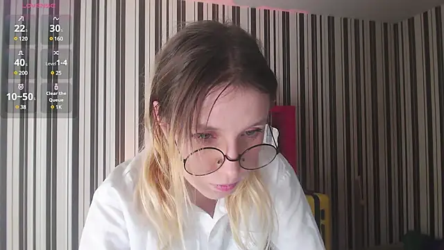 Snapshot of _Hanna_Moon_ chatting on December 11, 7:42 am Hanna Moon online show from December 11, 7:42 am