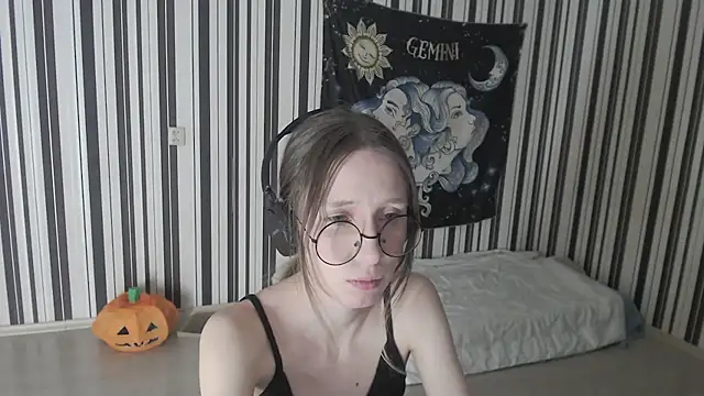 Snapshot of _Hanna_Moon_ chatting on November 17, 6:45 pm Hanna Moon online show from November 17, 6:45 pm