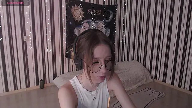 Snapshot of _Hanna_Moon_ chatting on September 19, 9:13 am Hanna Moon online show from September 19, 9:13 am