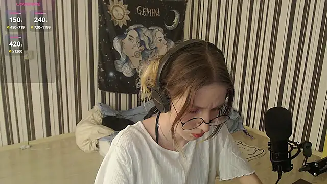 Snapshot of _Hanna_Moon_ chatting on October 3, 10:28 am Hanna Moon online show from October 3, 10:28 am