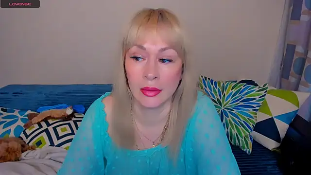 EllenMoore online show from June 1, 3:07 am
