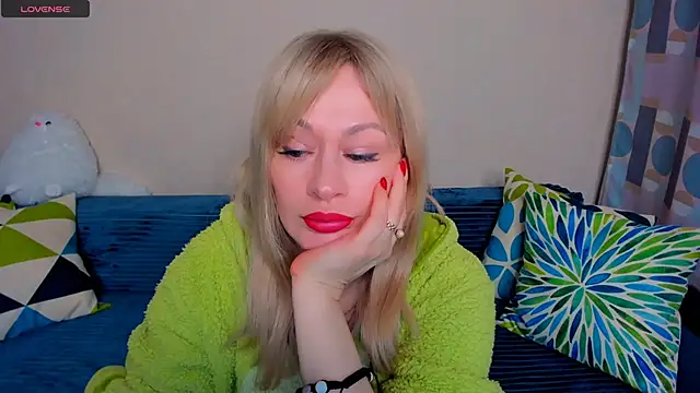 EllenMoore online show from April 11, 3:03 am