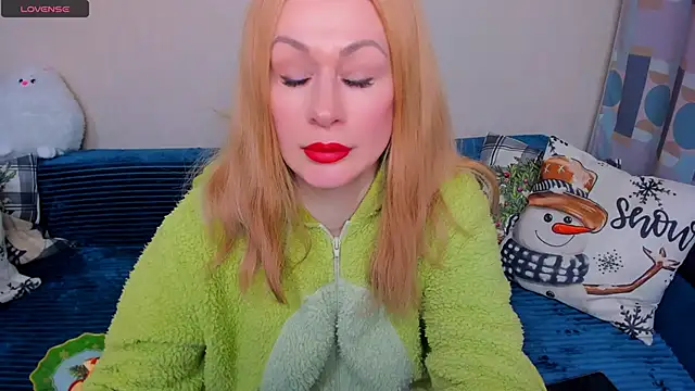 Snapshot of EllenMoore chatting on February 19, 3:03 am EllenMoore online show from February 19, 3:03 am