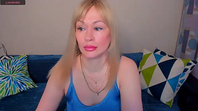 EllenMoore online show from May 24, 3:06 am