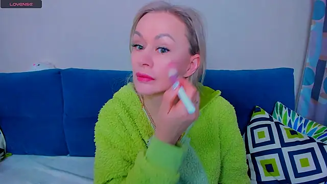 EllenMoore online show from September 26, 3:13 am