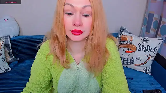 Snapshot of EllenMoore chatting on February 6, 3:13 am EllenMoore online show from February 6, 3:13 am