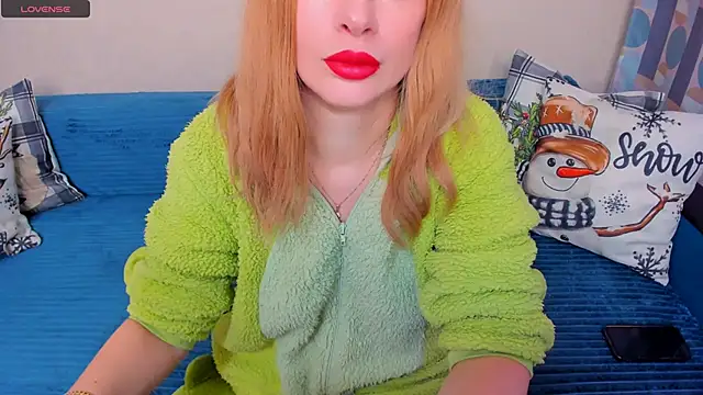 Snapshot of EllenMoore chatting on January 18, 3:10 am EllenMoore online show from January 18, 3:10 am