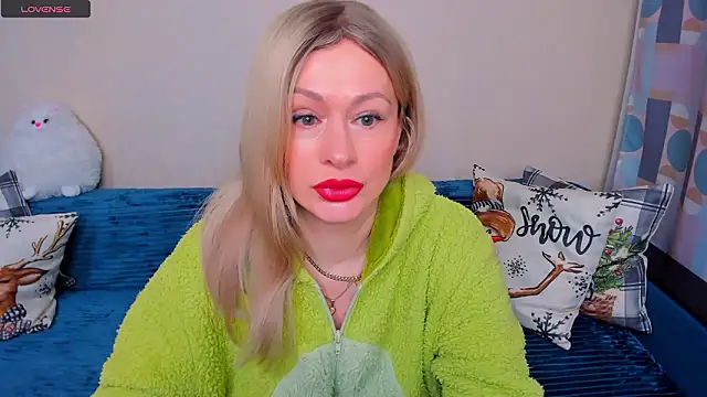 EllenMoore online show from March 4, 3:03 am