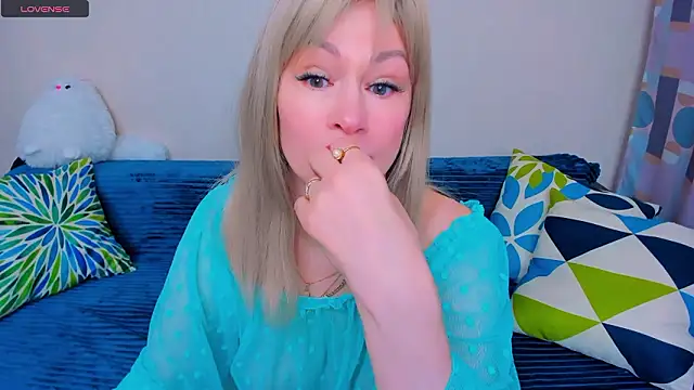 EllenMoore online show from March 25, 3:06 am