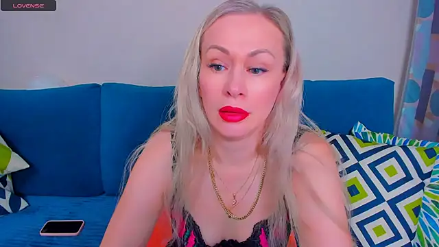 EllenMoore online show from September 10, 3:05 am