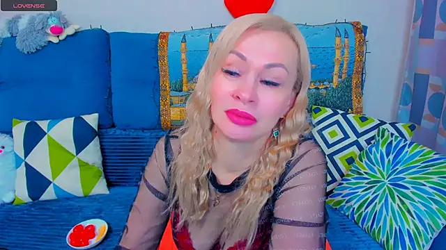 EllenMoore online show from December 17, 5:40 am