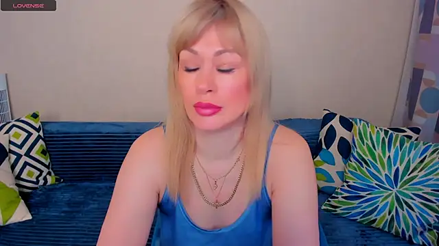 EllenMoore online show from May 9, 3:10 am