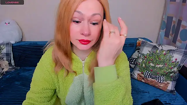 Snapshot of EllenMoore chatting on February 8, 3:37 am EllenMoore online show from February 8, 3:37 am